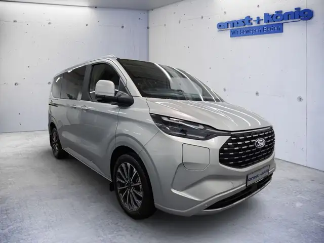 Ford Tourneo Custom view 2
