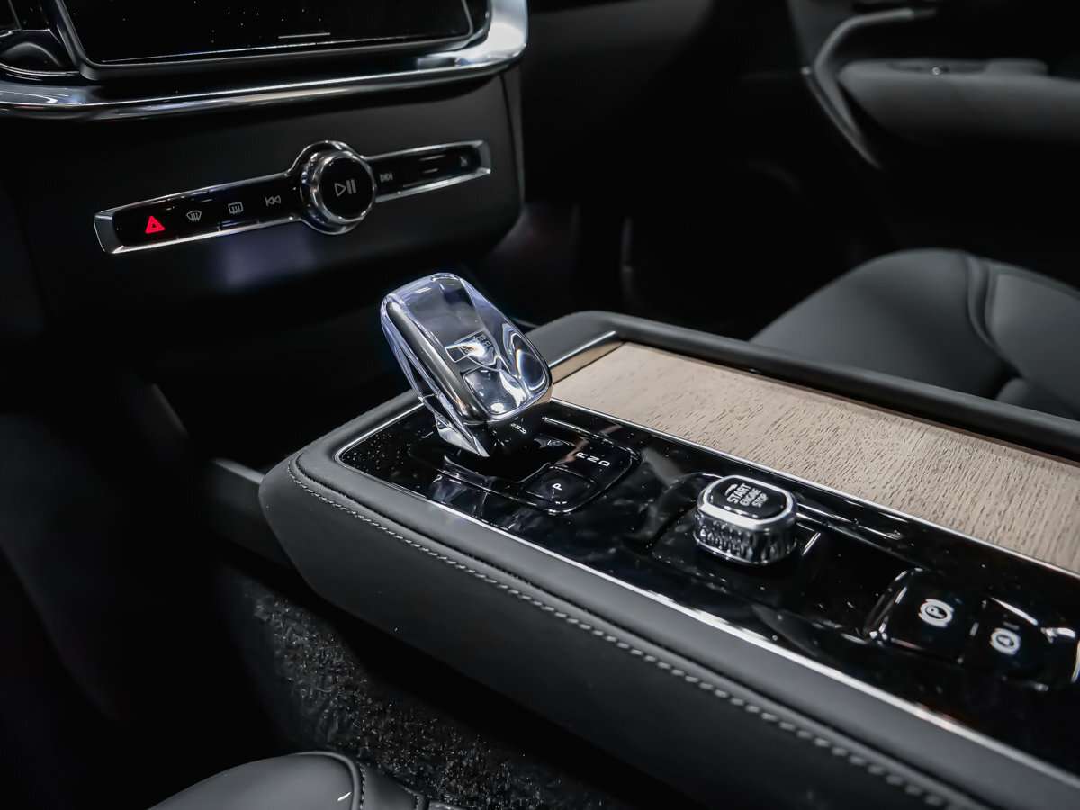 2026 Volvo XC90 Plus 7-Seater (Dark Theme) thumb 12