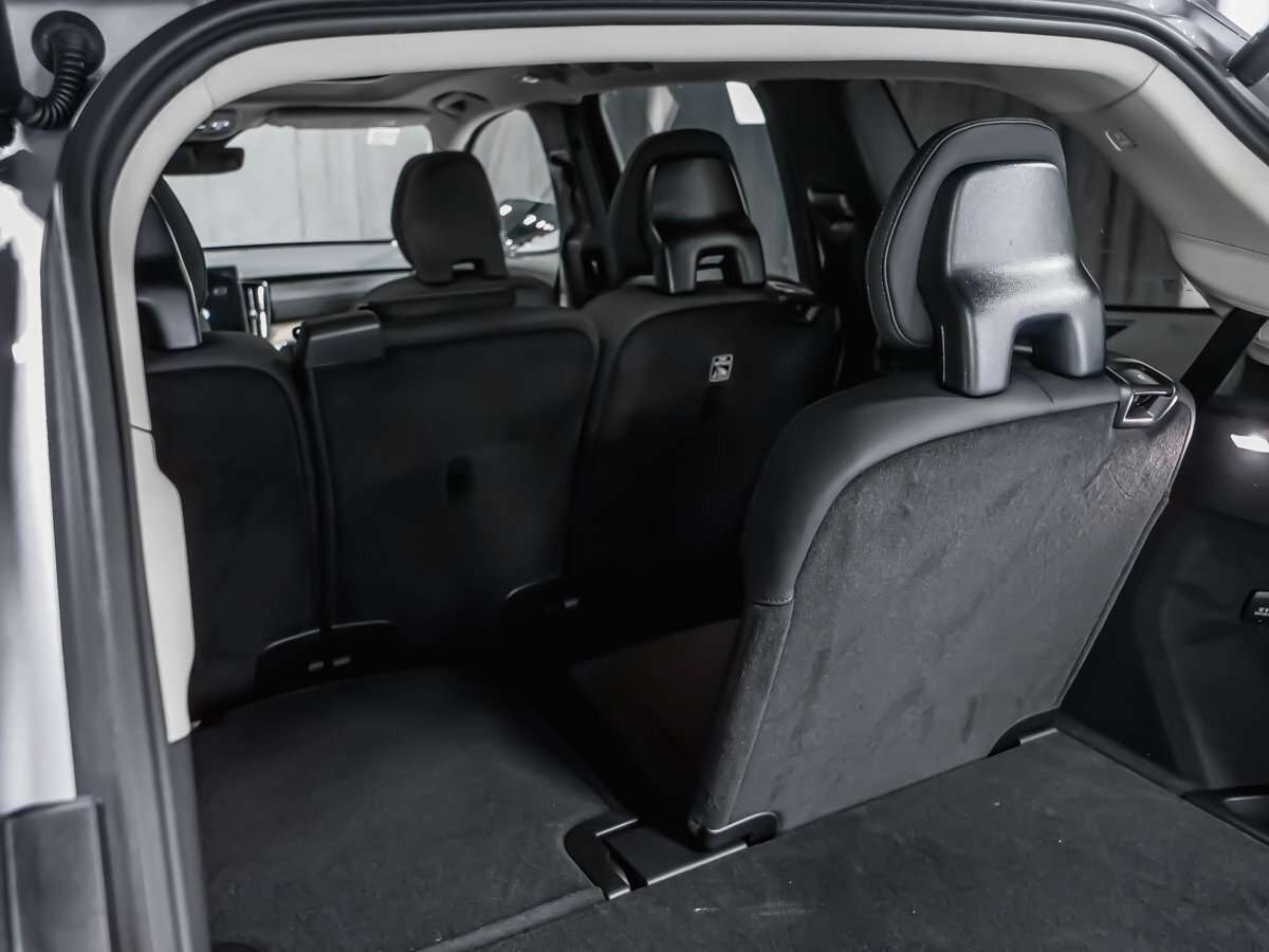 2026 Volvo XC90 Plus 7-Seater (Dark Theme) thumb 15