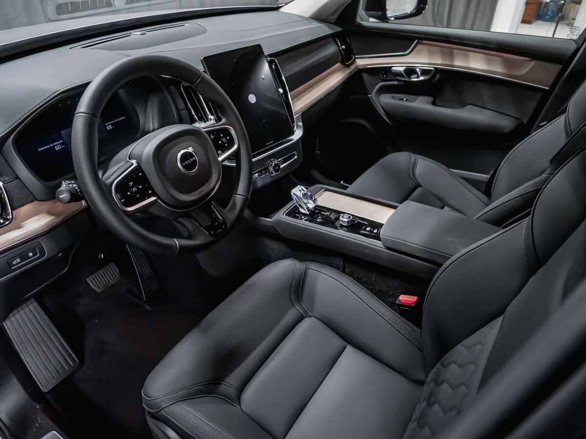 2026 Volvo XC90 Plus 7-Seater (Dark Theme) thumb 10