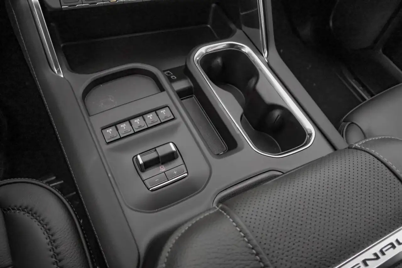 GMC Sierra 3500HD снимка GMC Sierra 3500HD