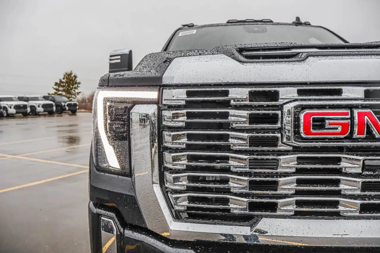 GMC Sierra 3500HD снимка GMC Sierra 3500HD