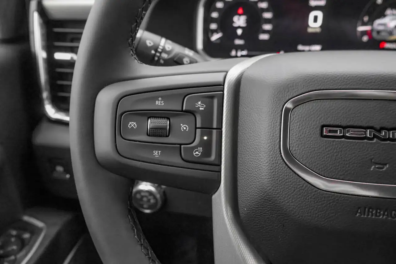 GMC Sierra 3500HD снимка GMC Sierra 3500HD