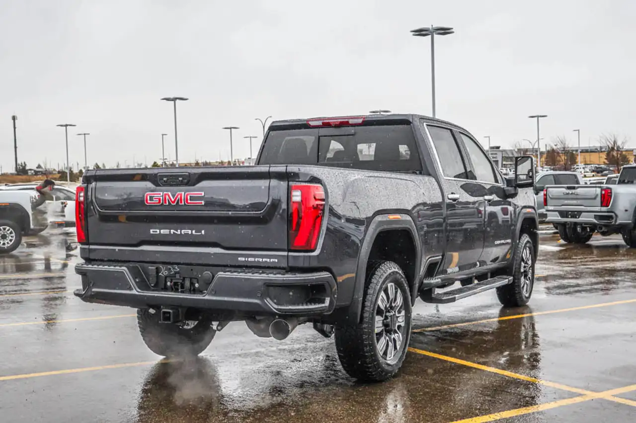 GMC Sierra 3500HD снимка GMC Sierra 3500HD