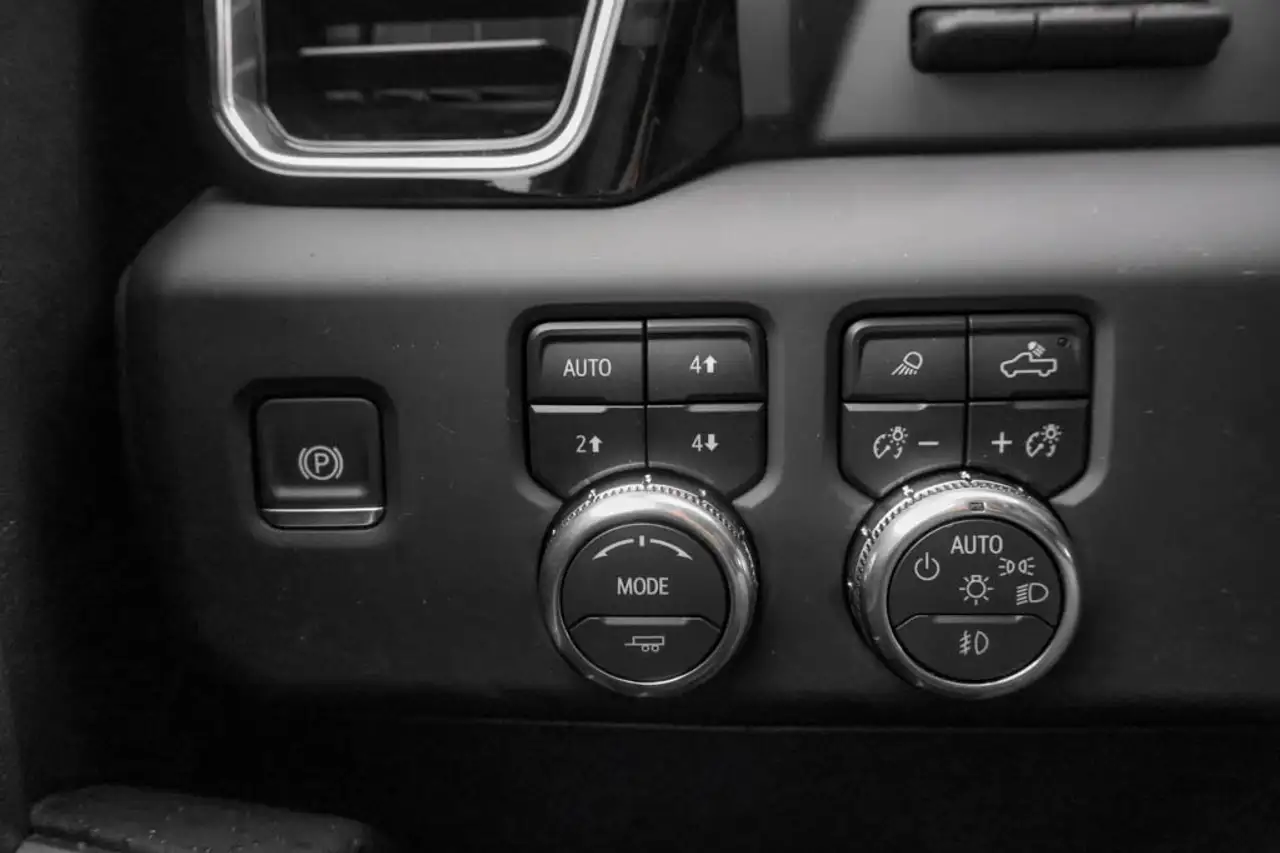 GMC Sierra 3500HD снимка GMC Sierra 3500HD