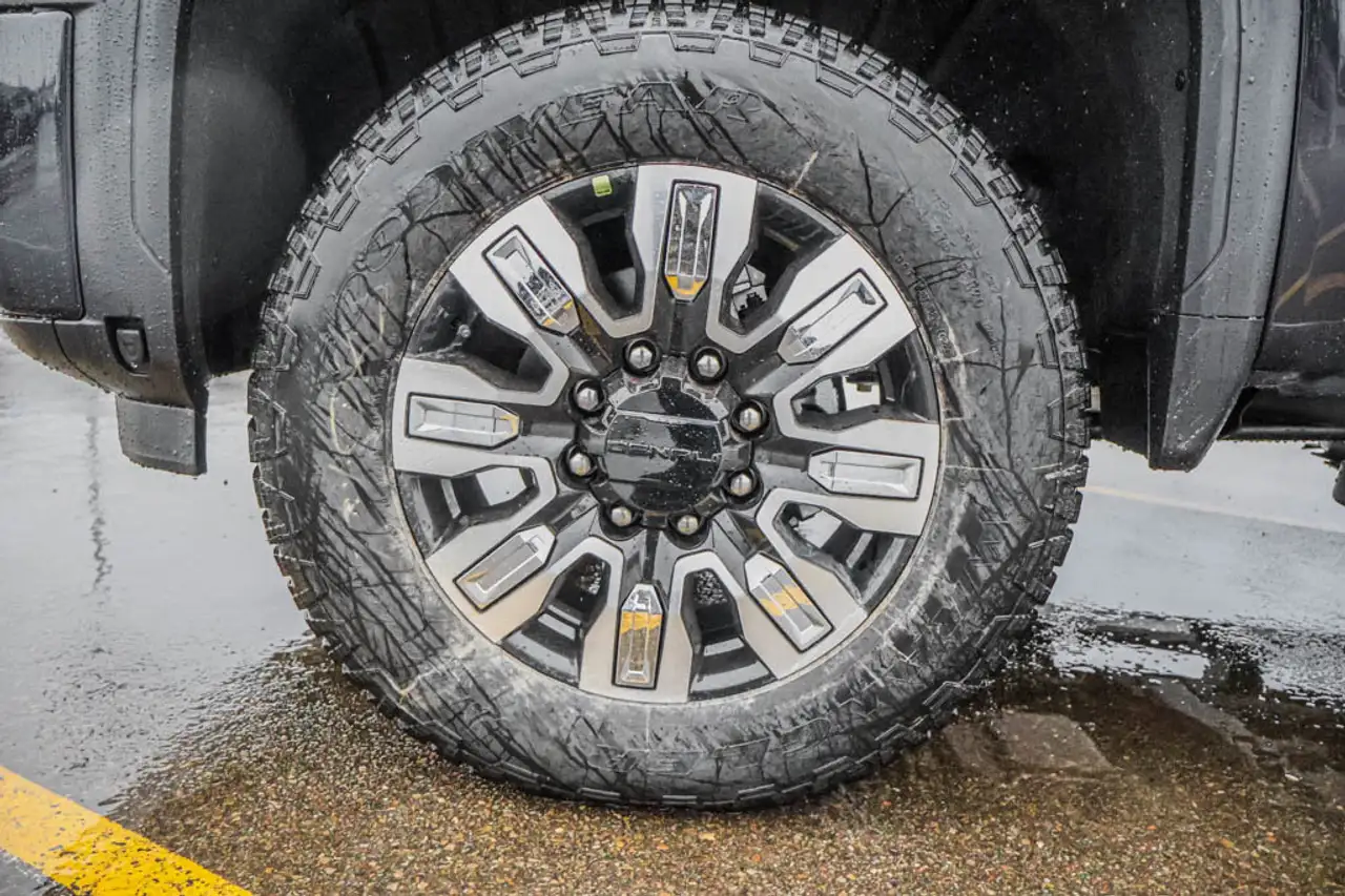 GMC Sierra 3500HD снимка GMC Sierra 3500HD