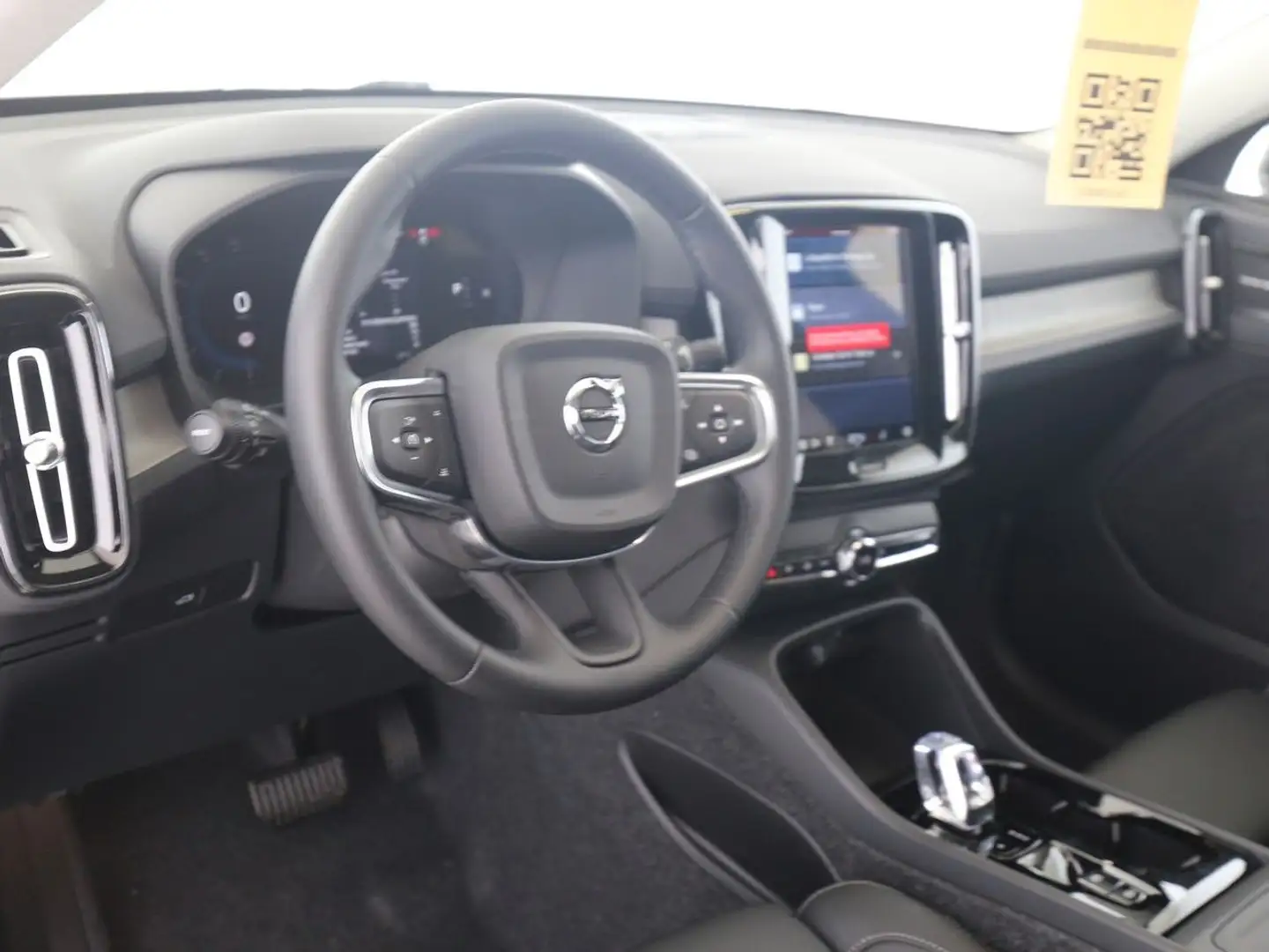 Volvo XC40 B4 Benzin 2WD Plus Dark DKG/Panorama/Leder Silber - 2