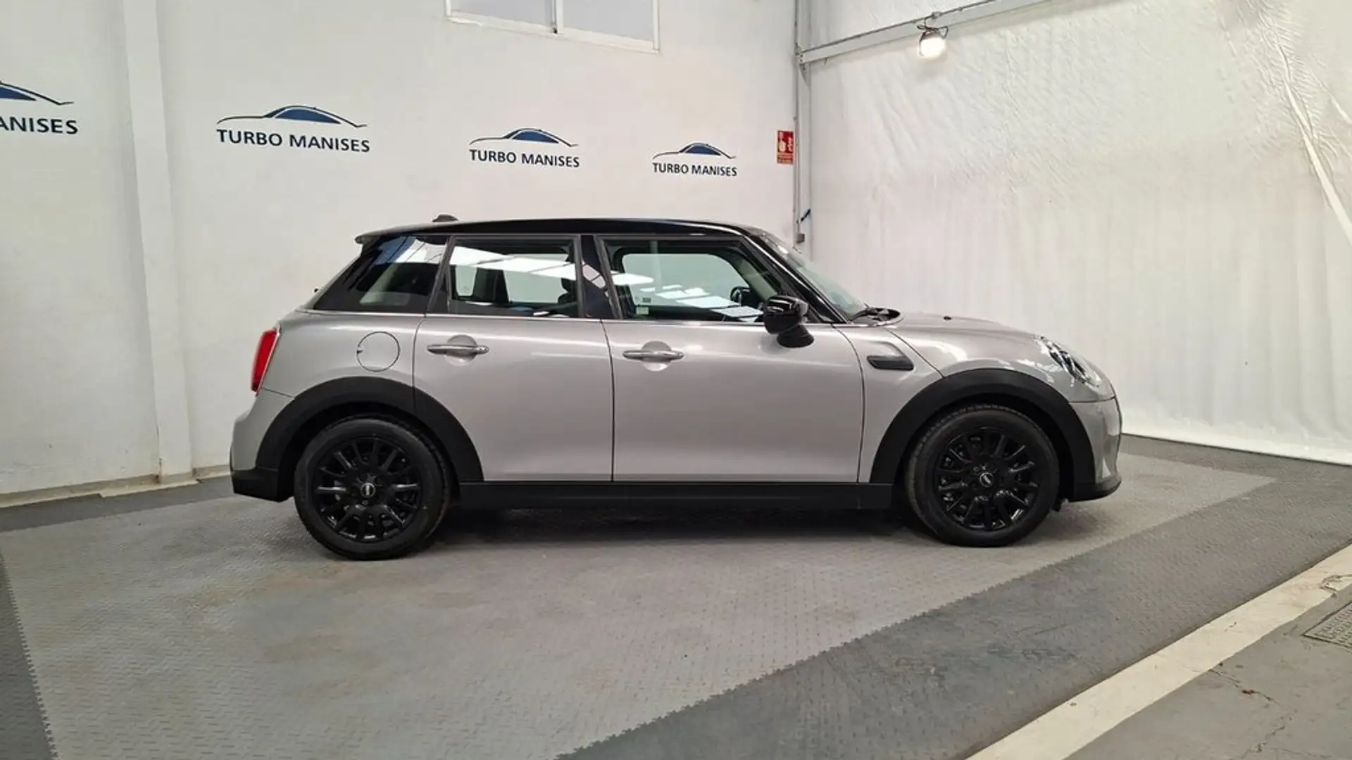 MINI Cooper 5 PUERTAS Gris - 2