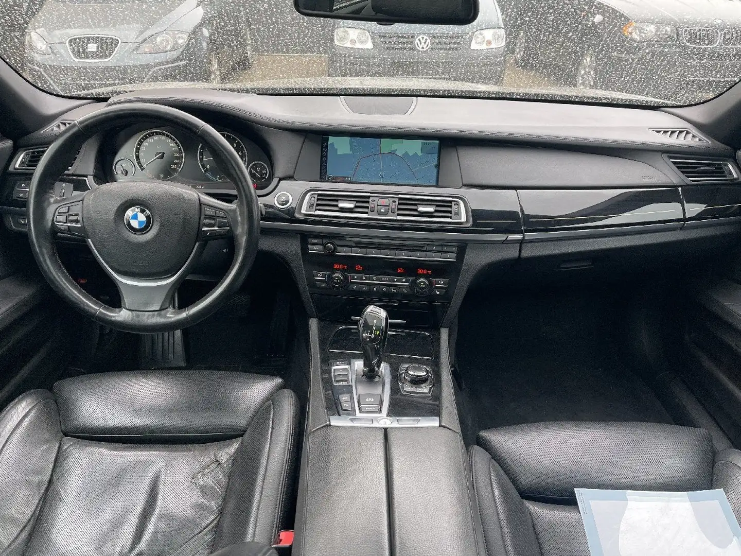 BMW 750 i L xDrive Чорний - 2