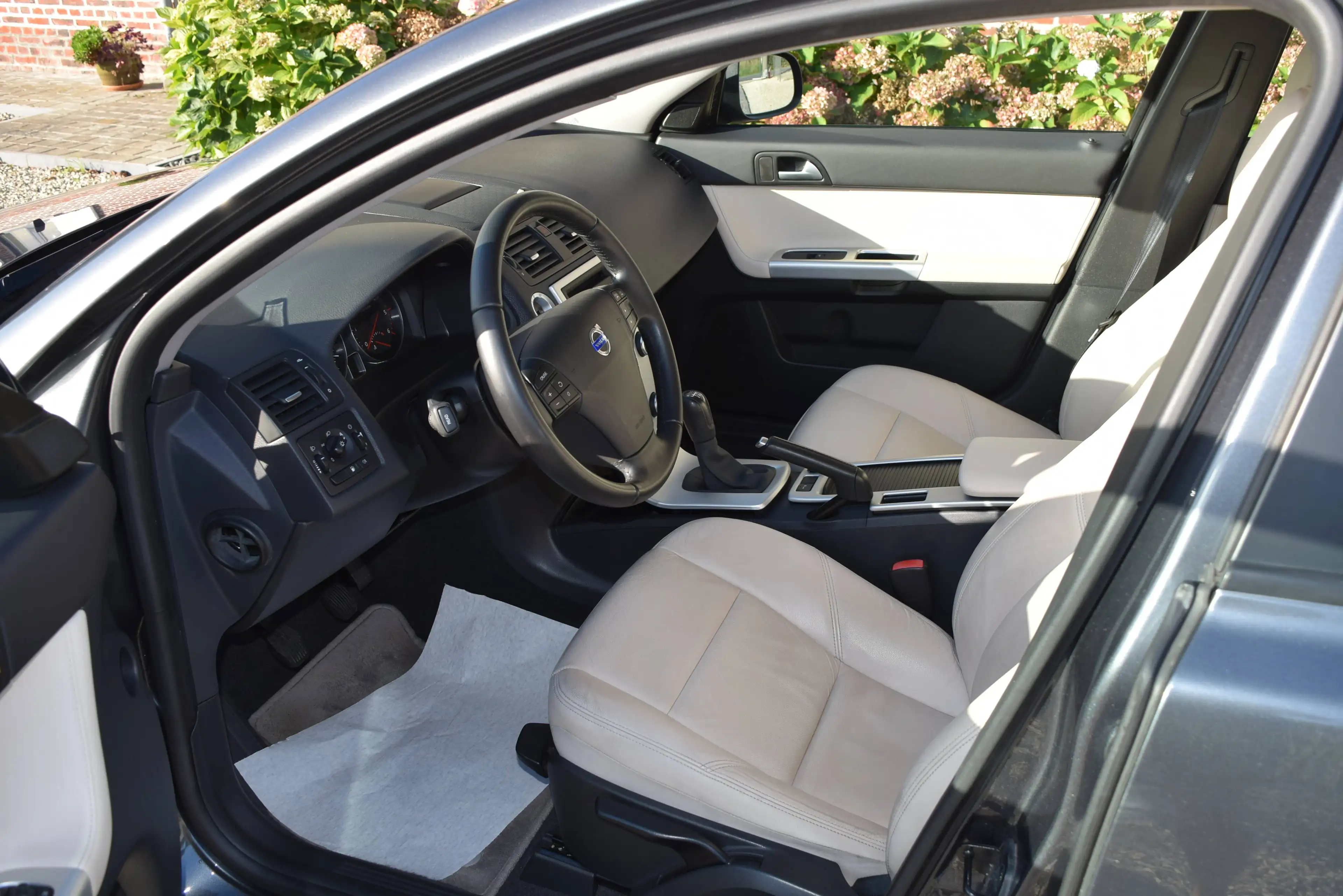 Volvo S40 1.6 D2 - GARANTIE 12 MOIS - 162,12€/mois* - 1° MAIN - INT CUIR — photo 7