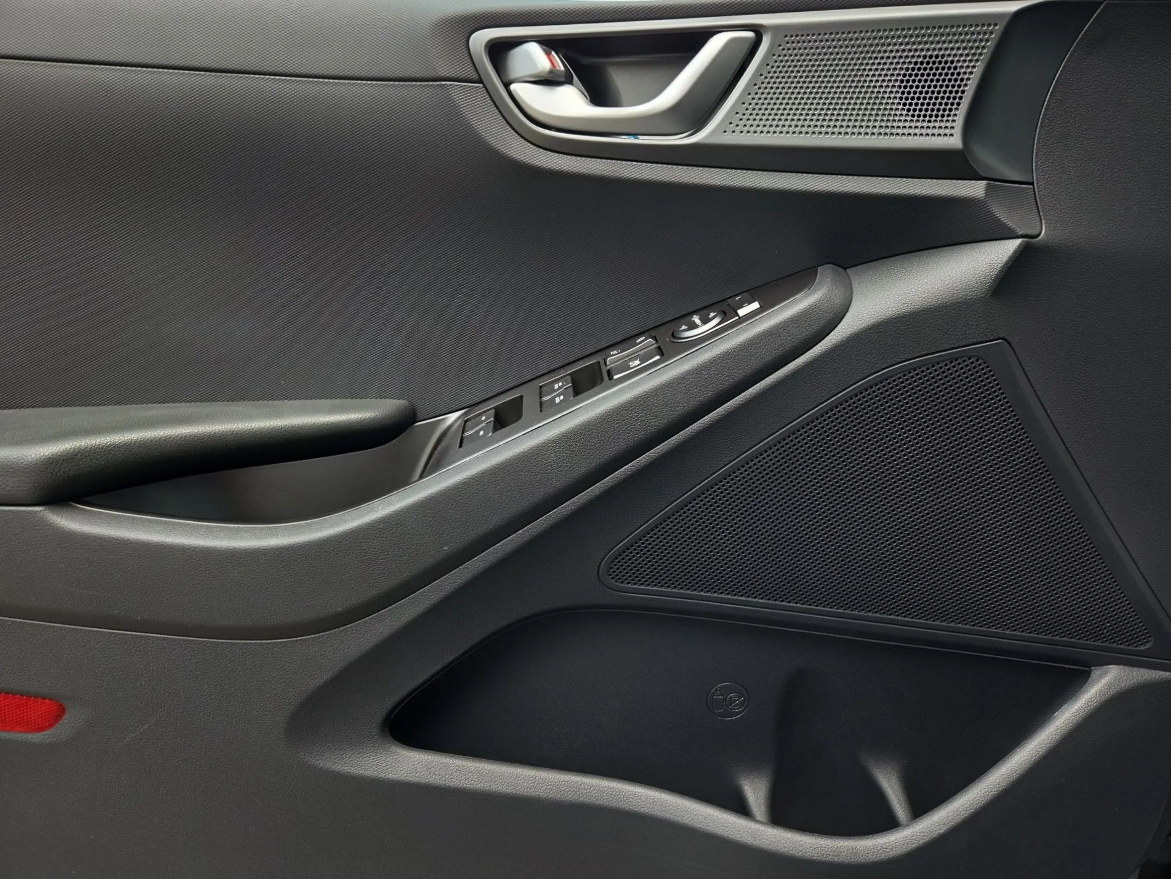 Hyundai IONIQ 1,6 GDi Hybrid Level 4 DCT Aut. — photo 13