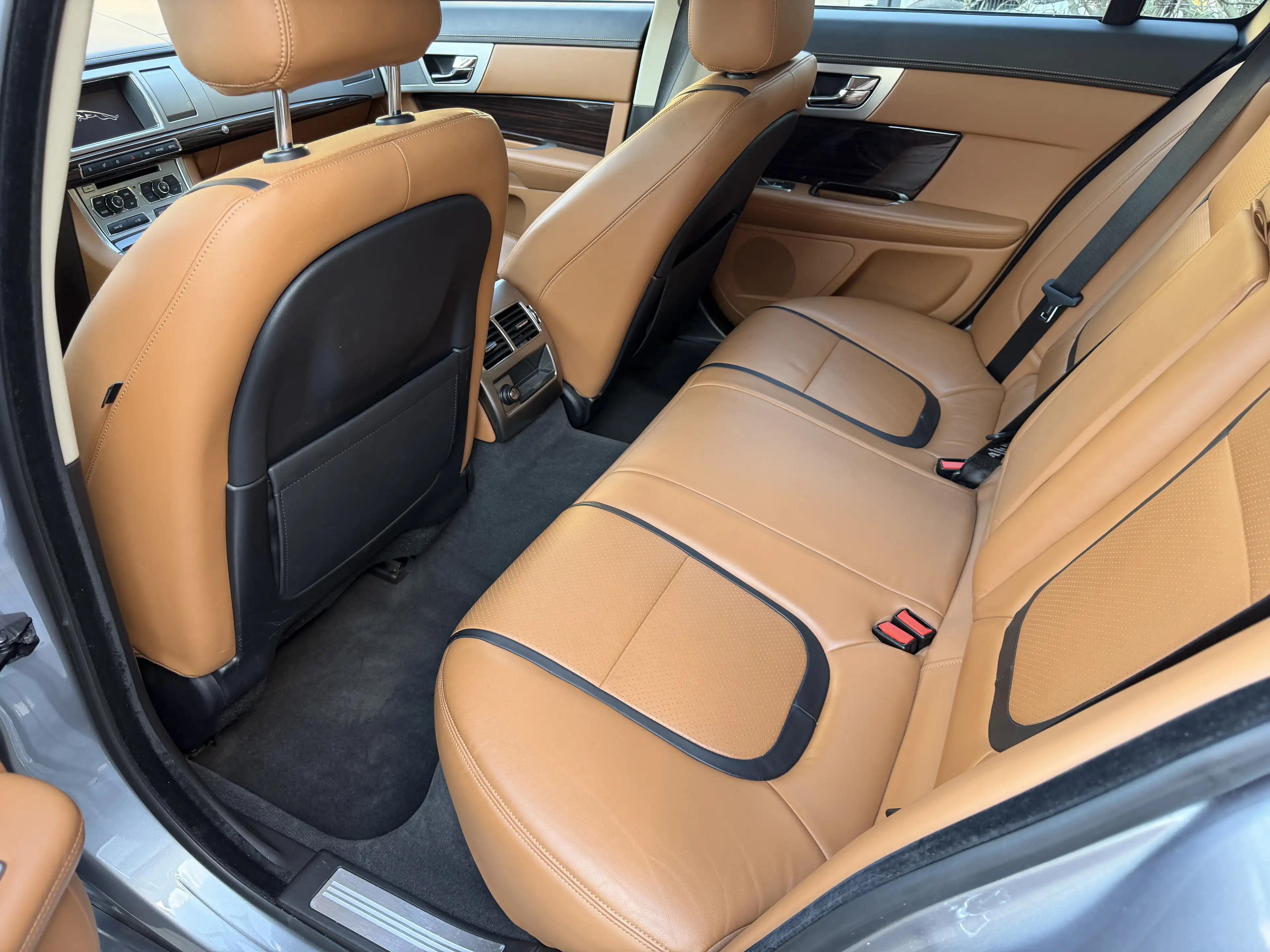 Jaguar XF 3.0 V6 Diesel S Limousine Grau Top Gepflegt Bi-Xen — photo 12