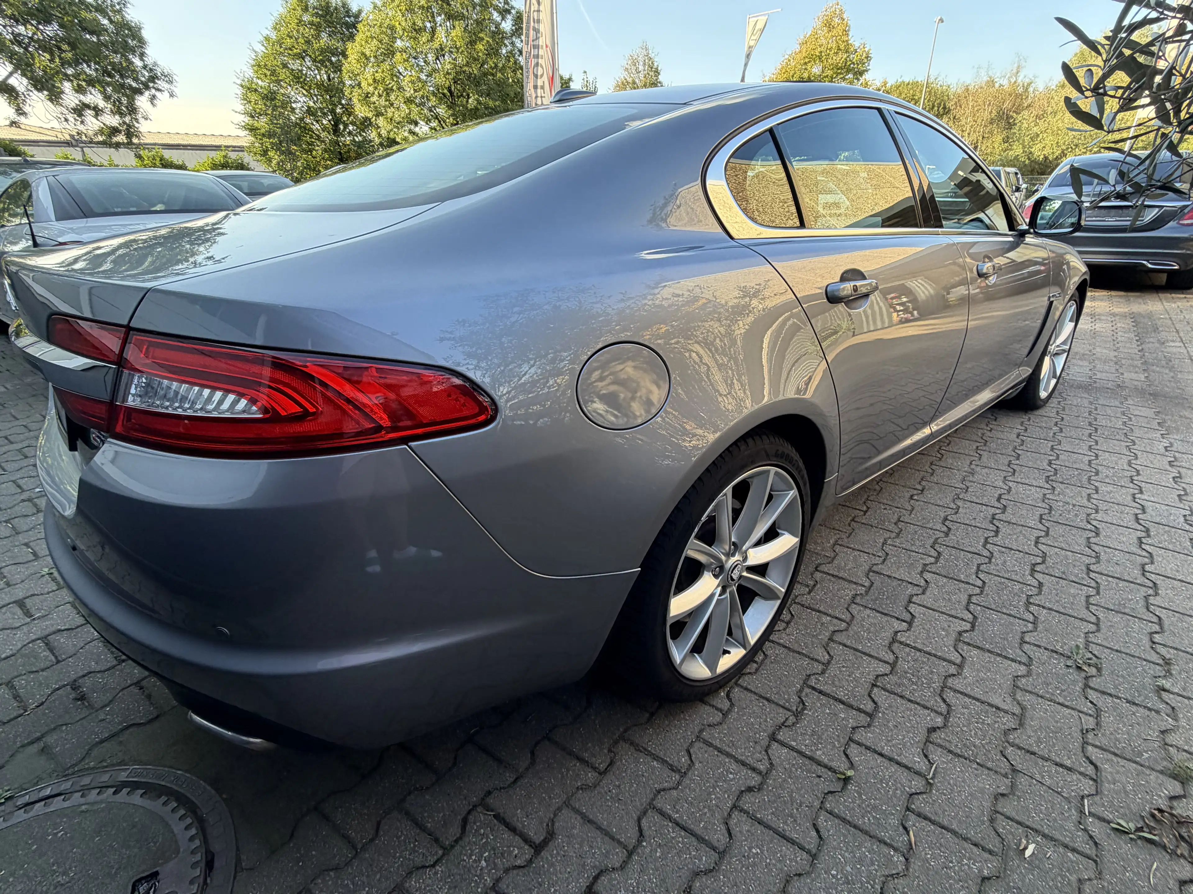 Jaguar XF 3.0 V6 Diesel S Limousine Grau Top Gepflegt Bi-Xen — photo 3