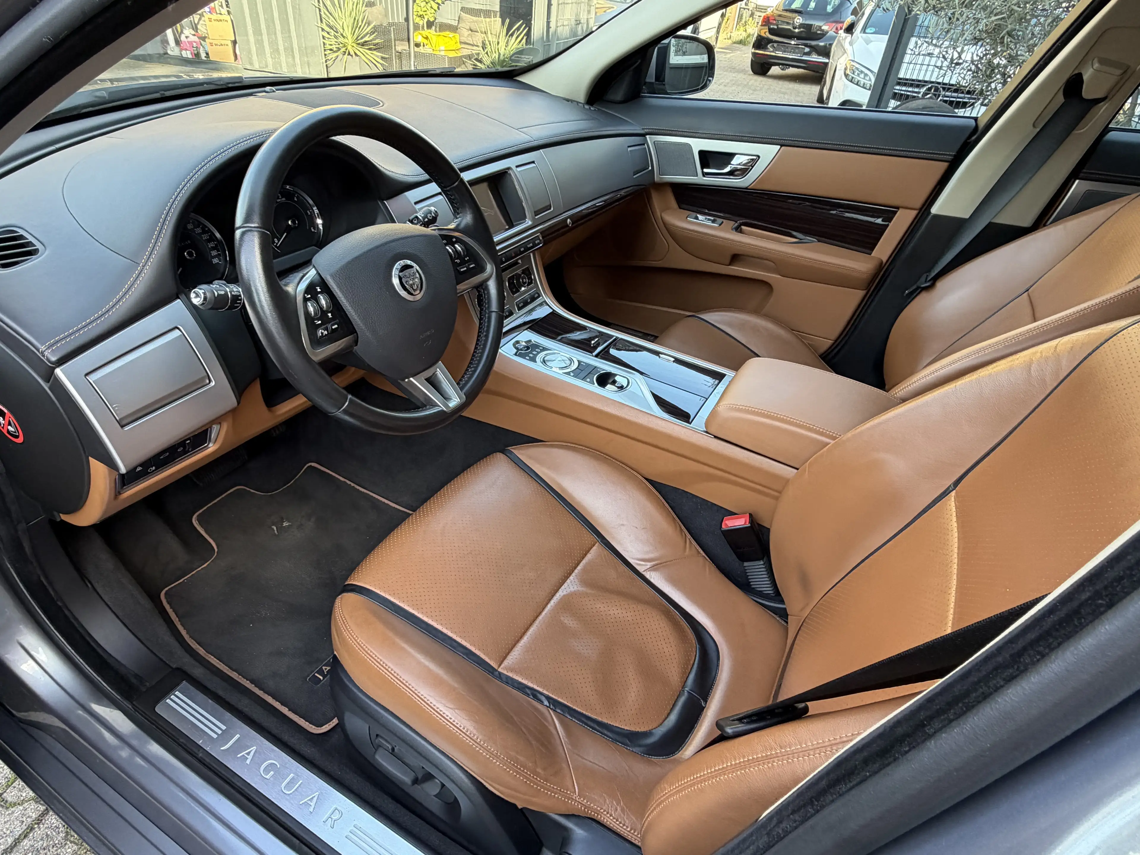 Jaguar XF 3.0 V6 Diesel S Limousine Grau Top Gepflegt Bi-Xen — photo 7