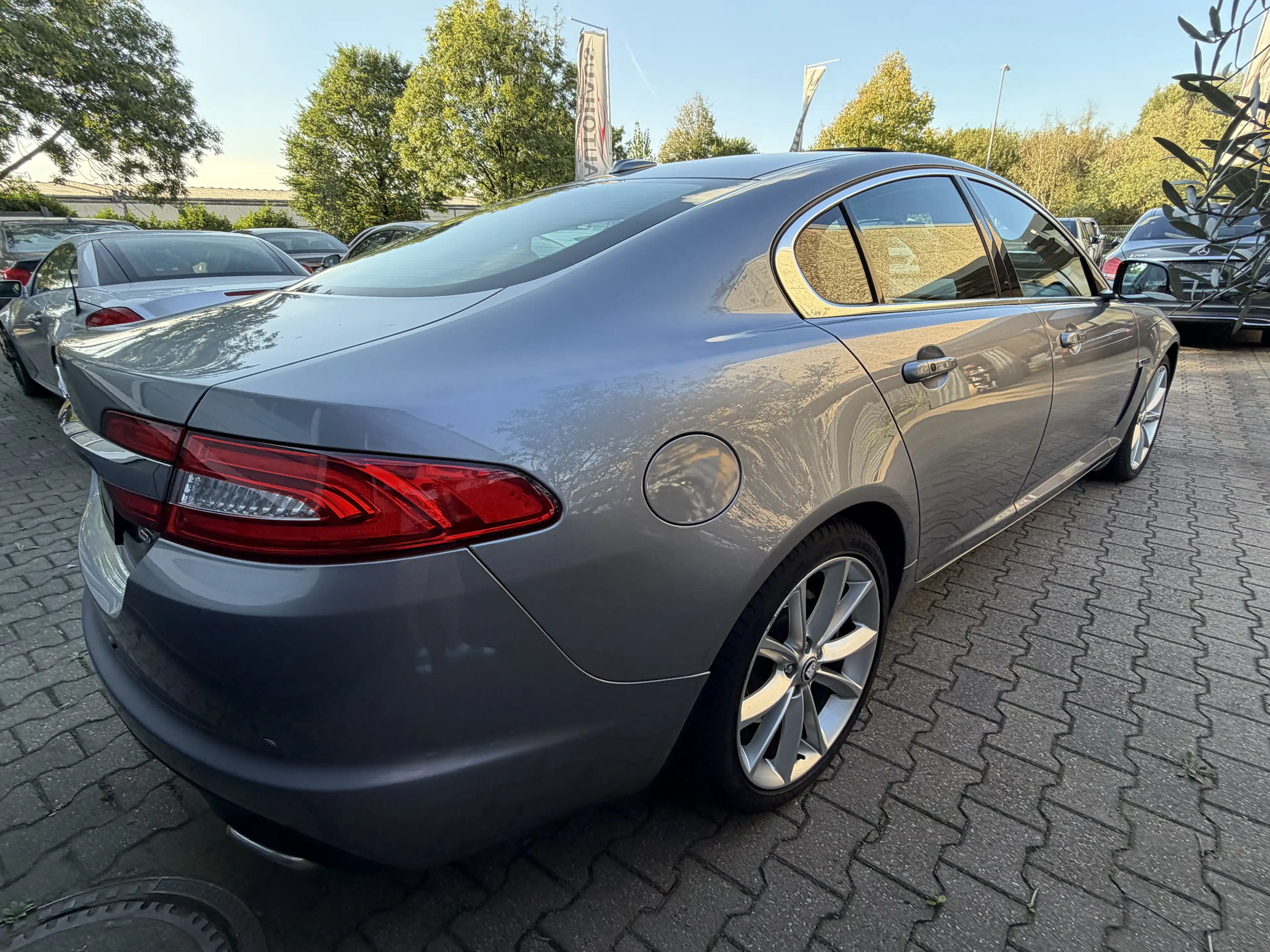 Jaguar XF 3.0 V6 Diesel S Limousine Grau Top Gepflegt Bi-Xen — photo 6