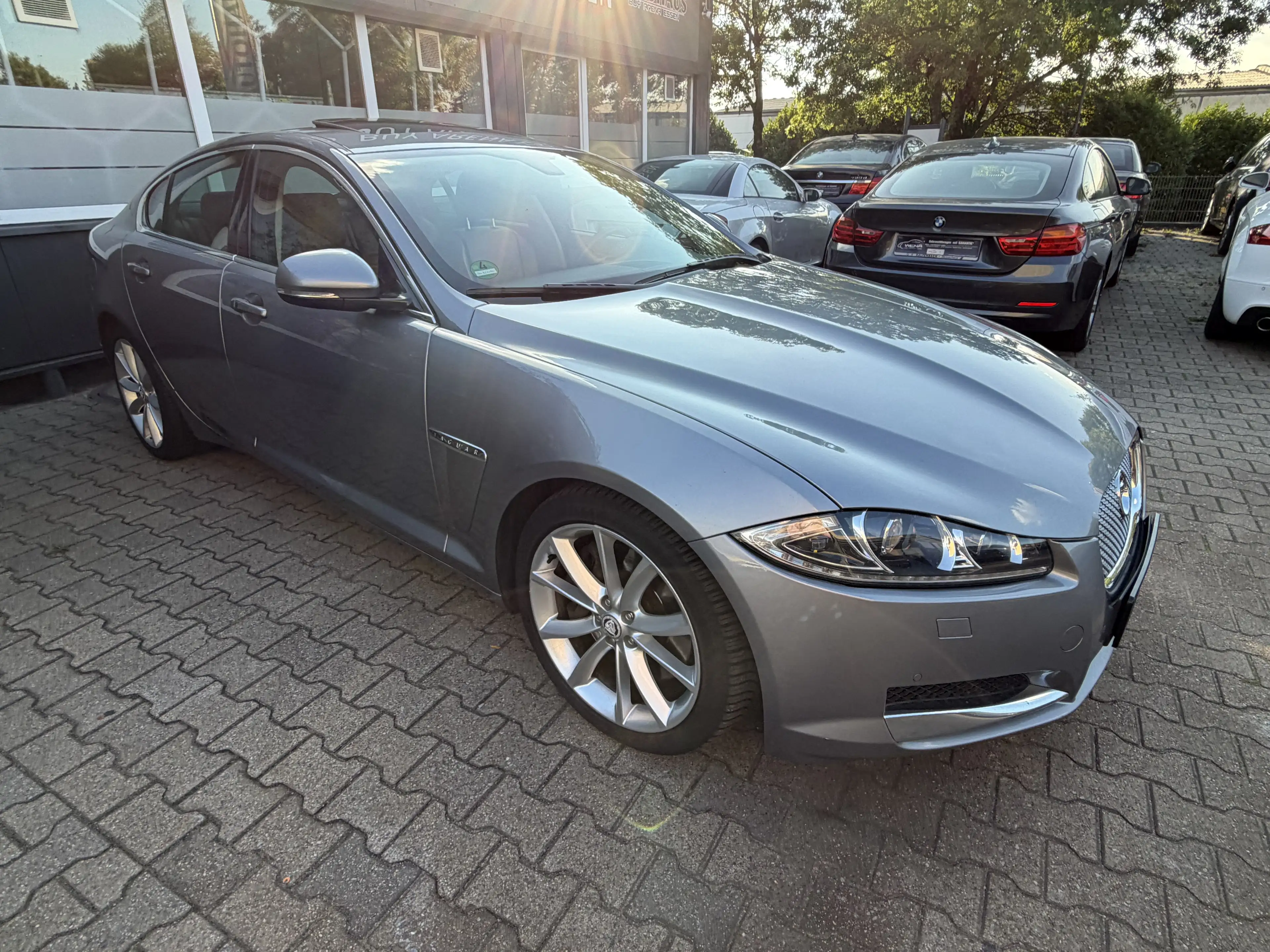 Jaguar XF 3.0 V6 Diesel S Limousine Grau Top Gepflegt Bi-Xen — photo 10