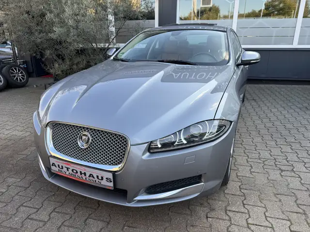 Jaguar XF 3.0 V6 Diesel S Limousine Grau Top Gepflegt Bi-Xen