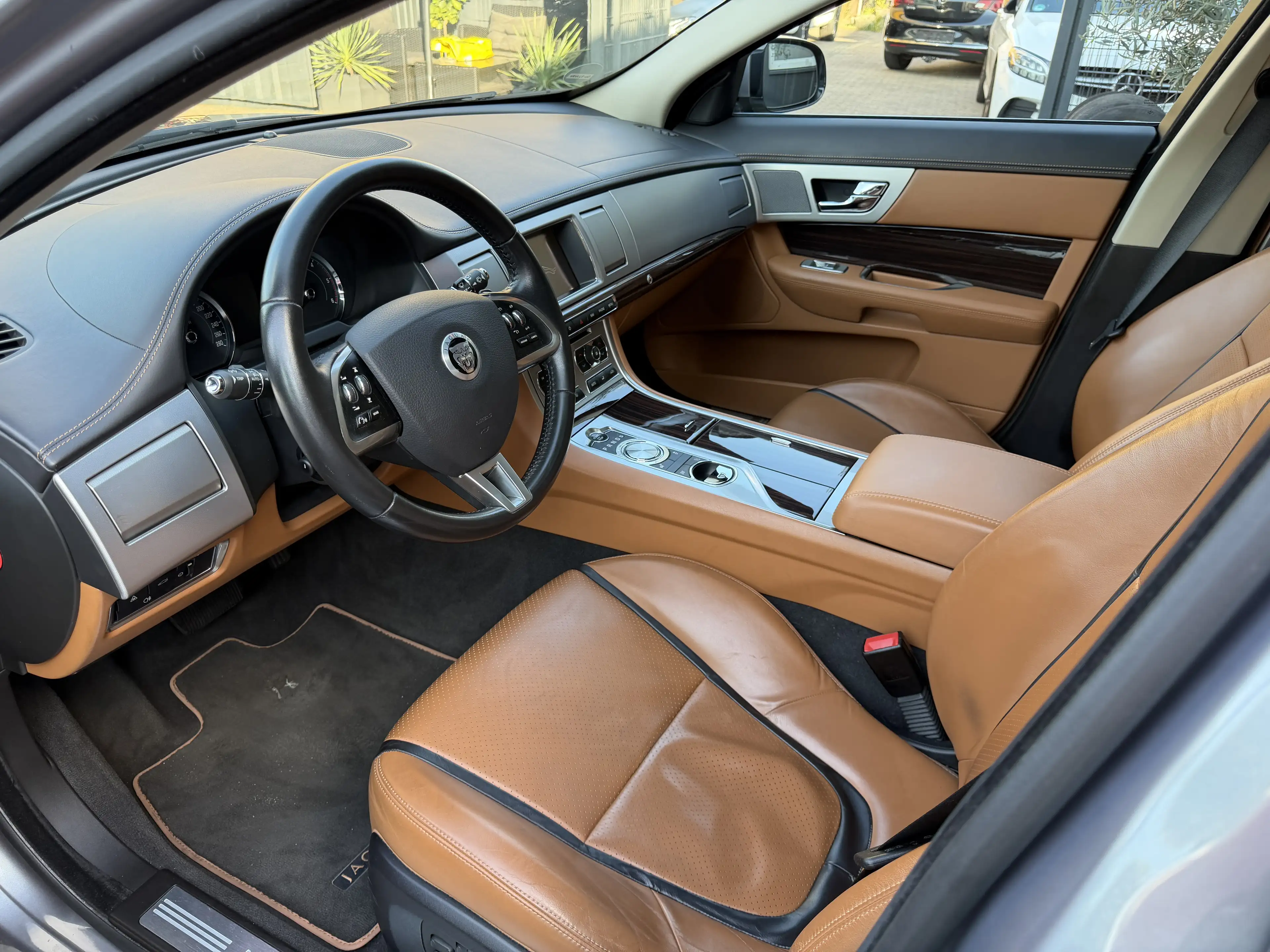 Jaguar XF 3.0 V6 Diesel S Limousine Grau Top Gepflegt Bi-Xen — photo 2