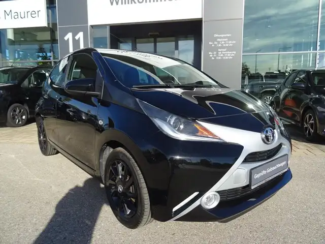 Toyota Aygo X x-play Team Deutschland Saftey Sence + Black