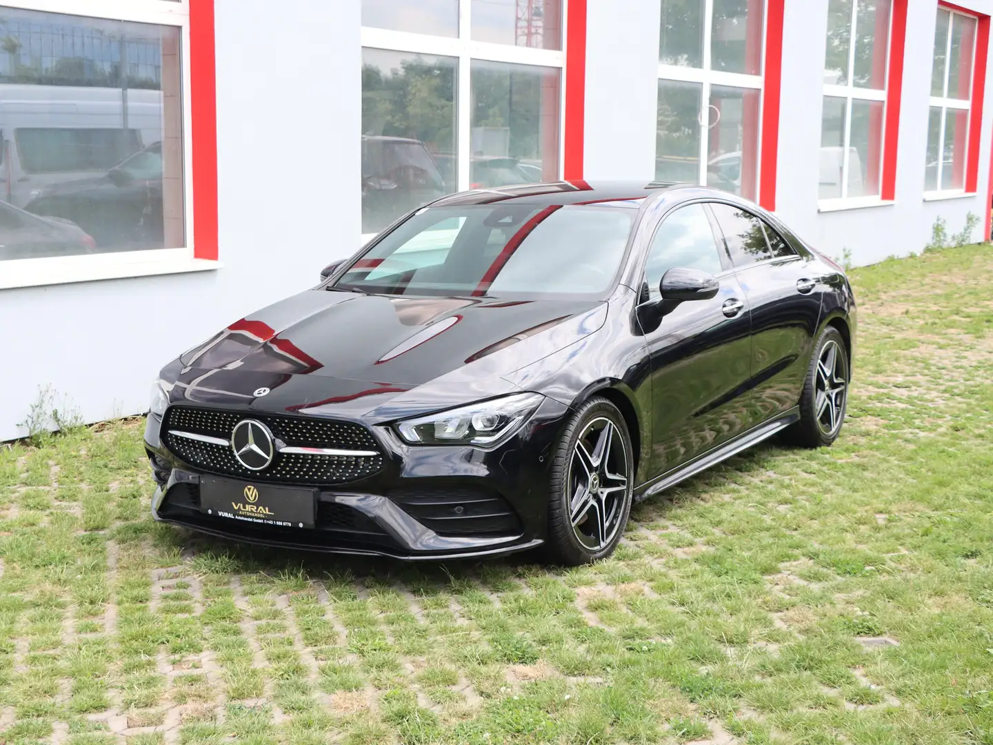 Mercedes-Benz CLA 200 d AMG-Line  | ACC | Kamera | Sportsitze | Keyless Schwarz - 2