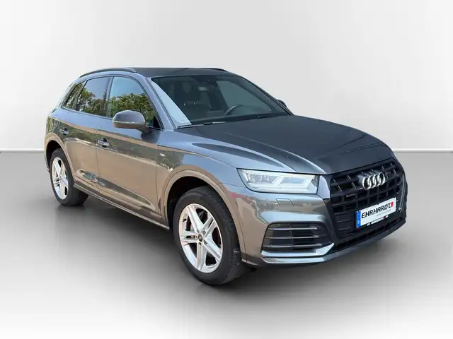 Audi Q5 view 3