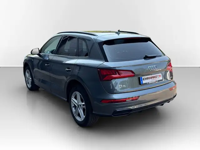 Audi Q5 view 9