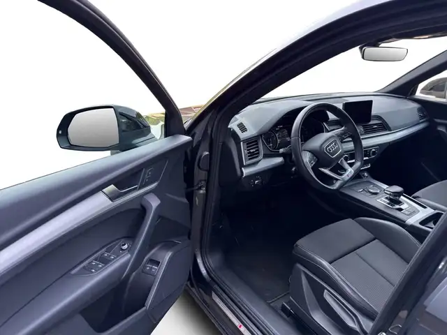 Audi Q5 view 13