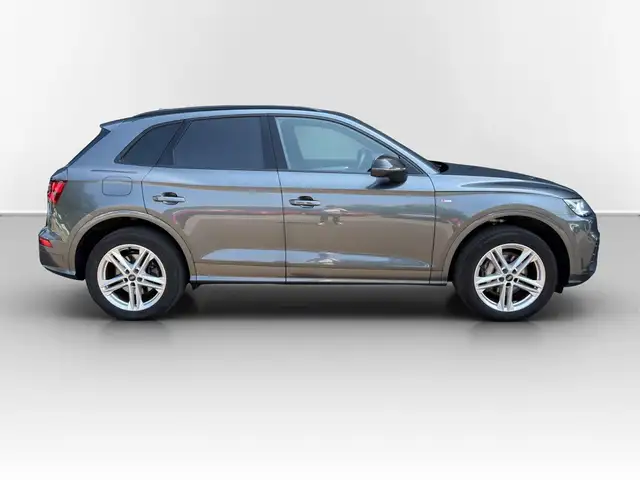 Audi Q5 view 5
