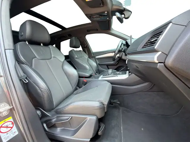 Audi Q5 view 12