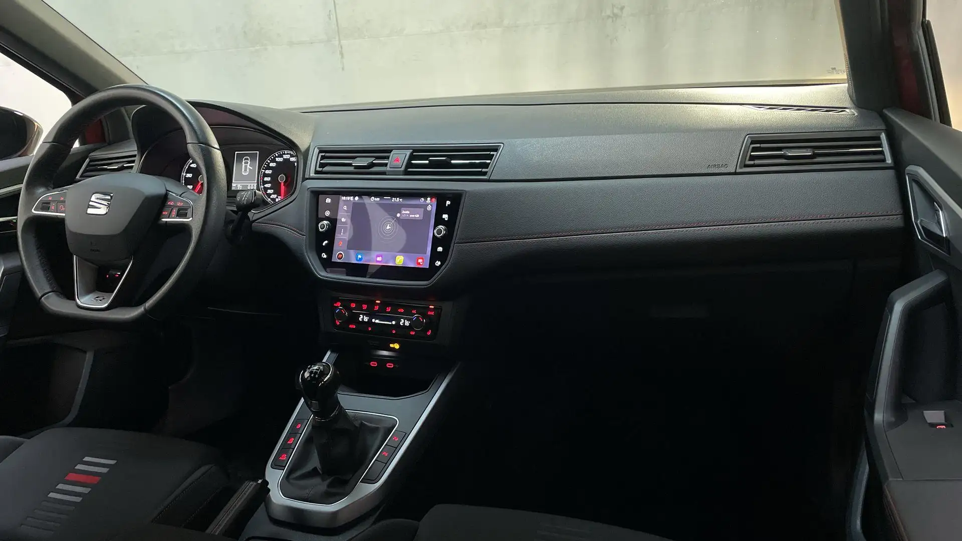 SEAT Arona 1.0 TSI 116pk 6-bak FR Business Intense Navigatie Rood - 2