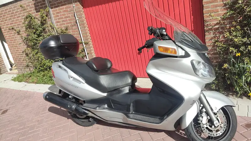 Suzuki Burgman 650 - foto 7