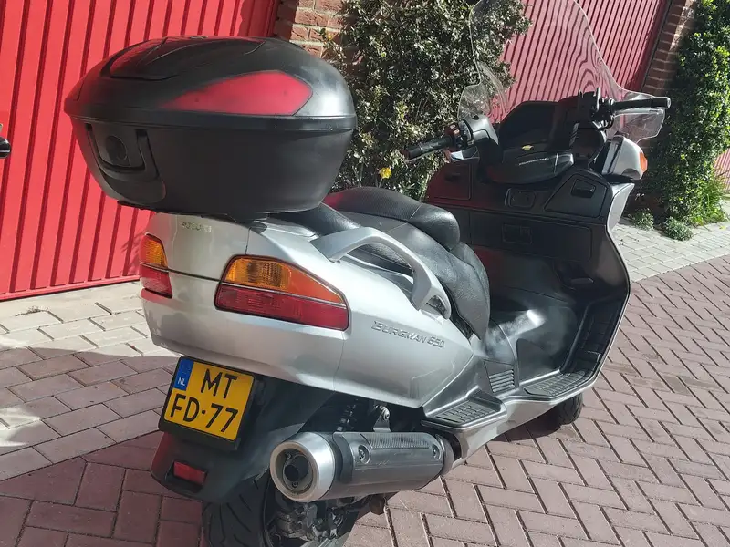 Suzuki Burgman 650 - foto 4