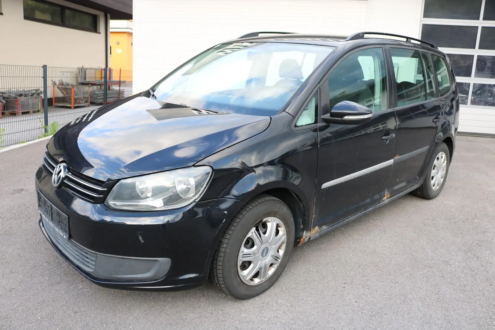 Volkswagen Touran Trendline 1,6 TDI DPF Schwarz - 1