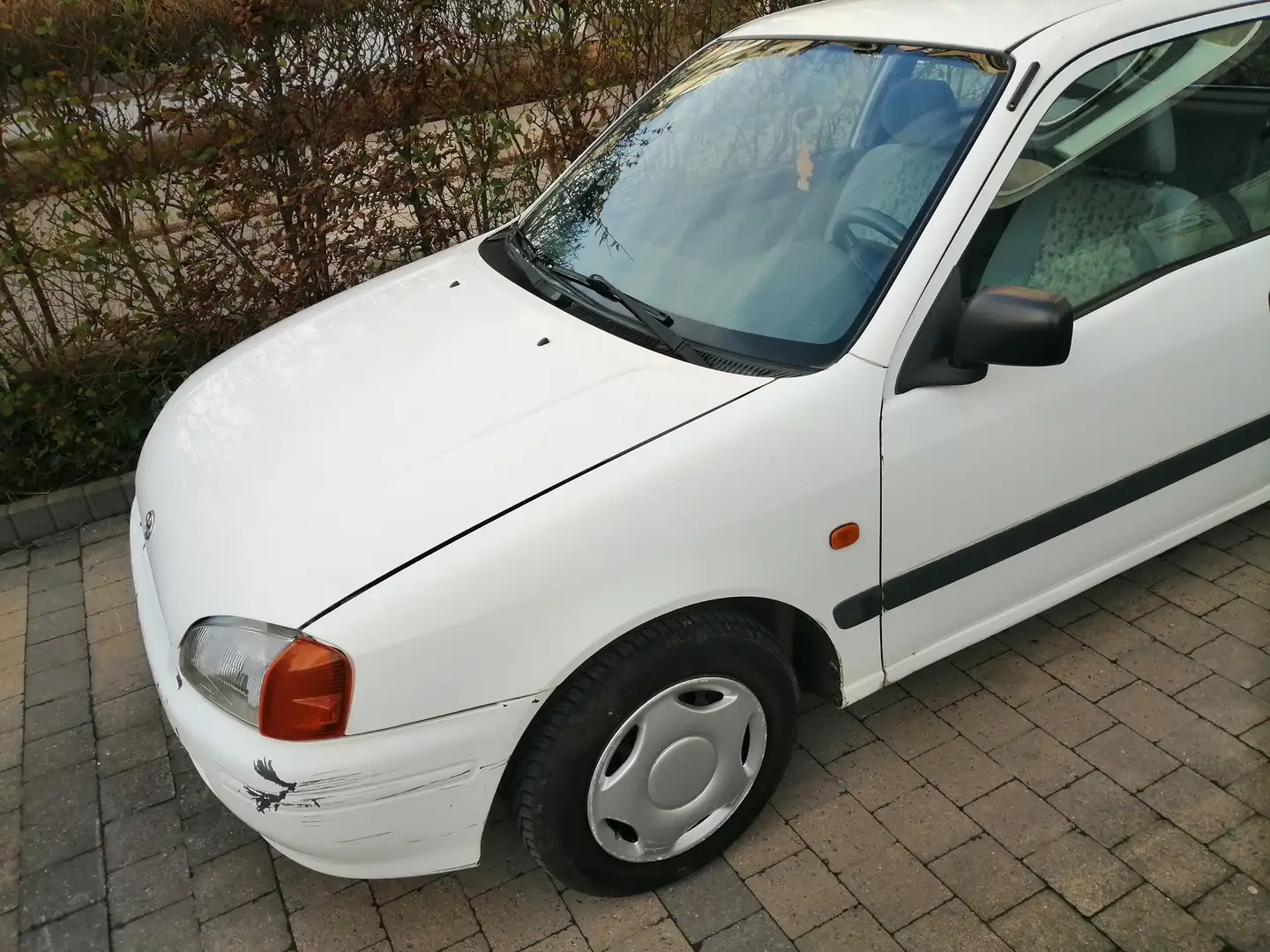 Toyota Starlet 1.3i 16v XT Weiß - 2