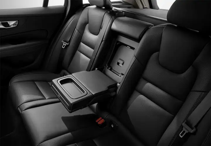 Volvo S60 D4 Momentum 2019, foto 9