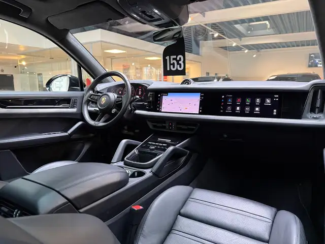 Porsche Cayenne view 15
