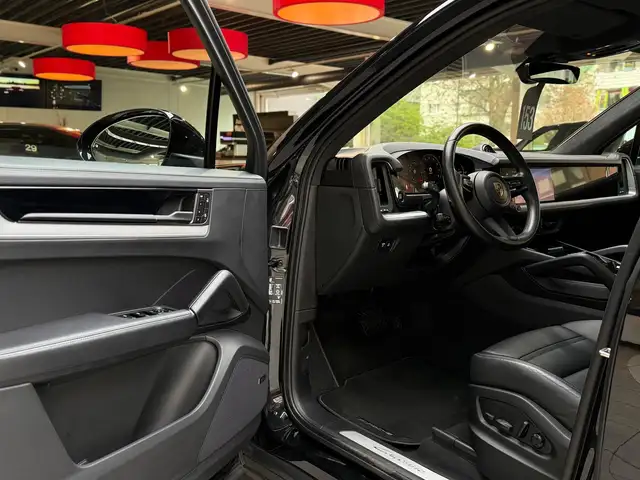 Porsche Cayenne view 10