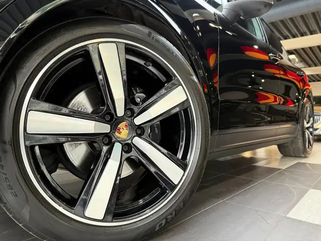 Porsche Cayenne view 4