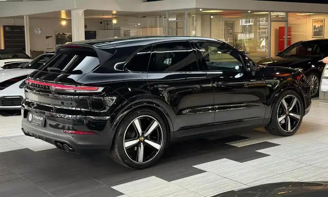 Porsche Cayenne view 7