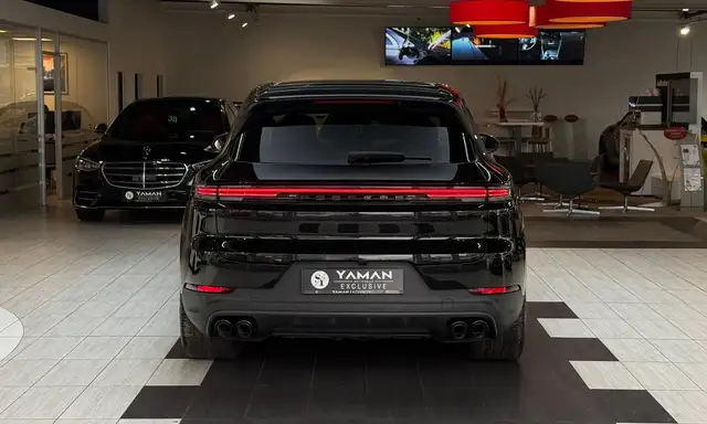 Porsche Cayenne view 8