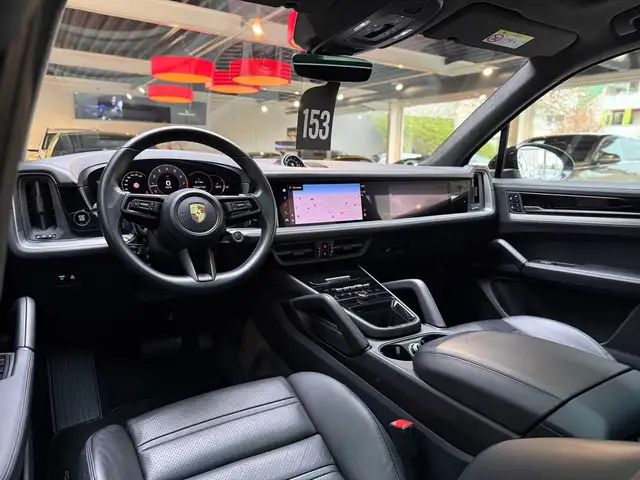 Porsche Cayenne view 13