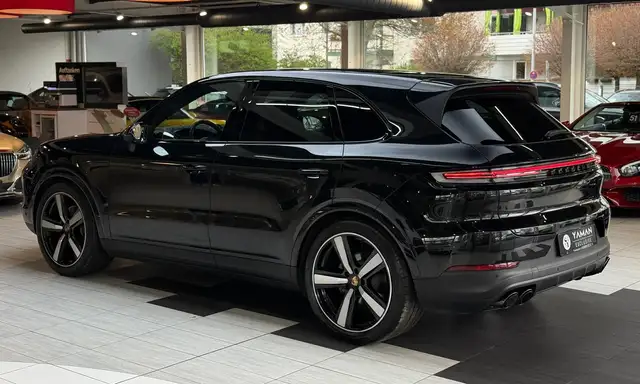 Porsche Cayenne view 9