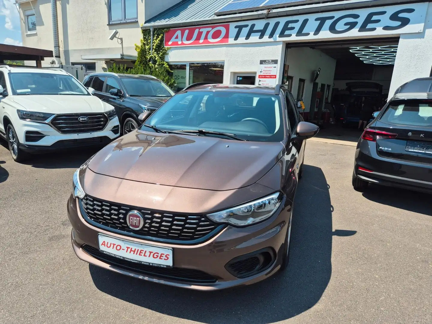 Fiat Tipo Kombi, Klimaautomatic, 8 Fach Bereift, Braun - 2