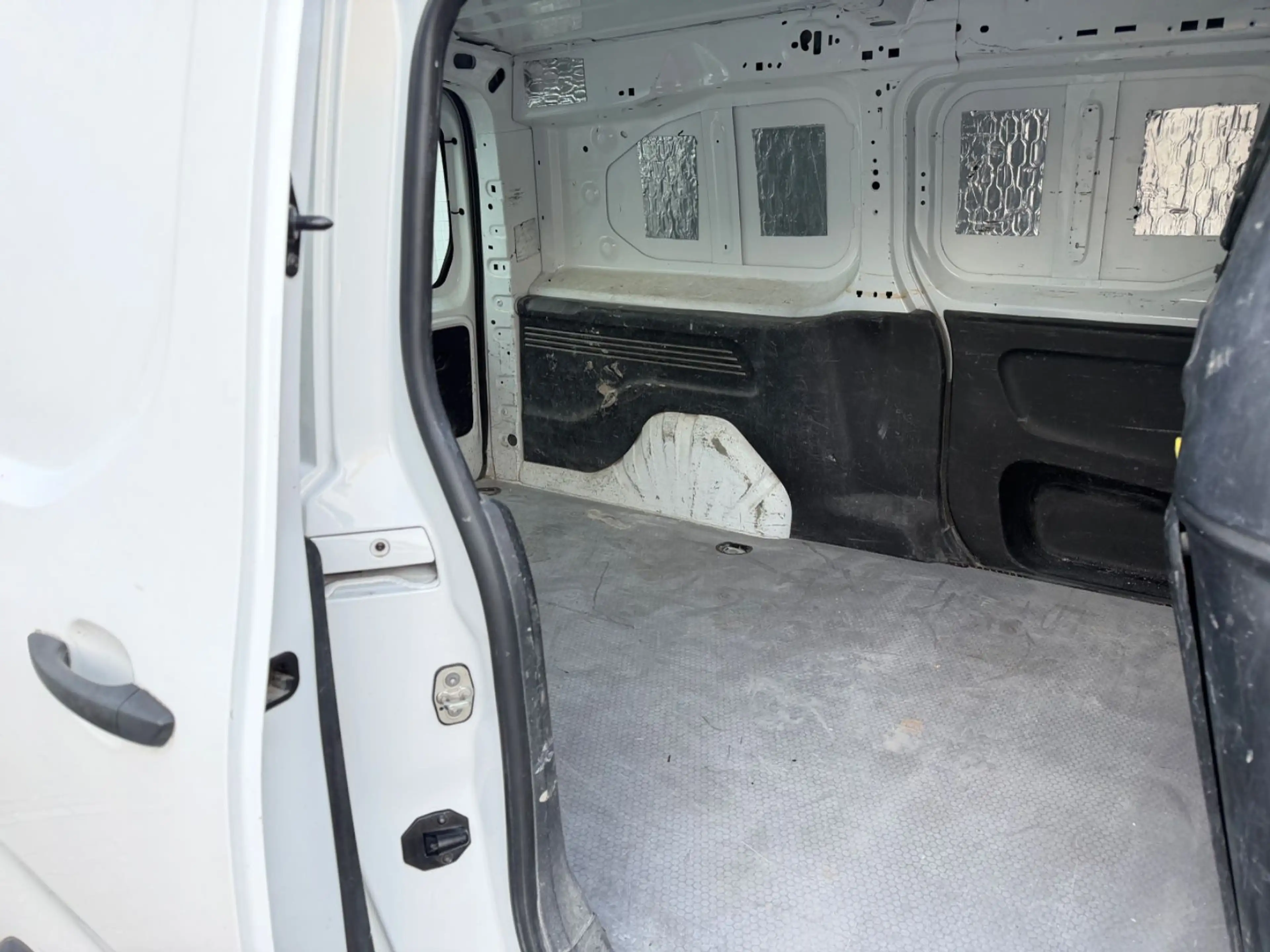 Peugeot Partner 1.5 BlueHDi Premium L2 AHK PDC — photo 7