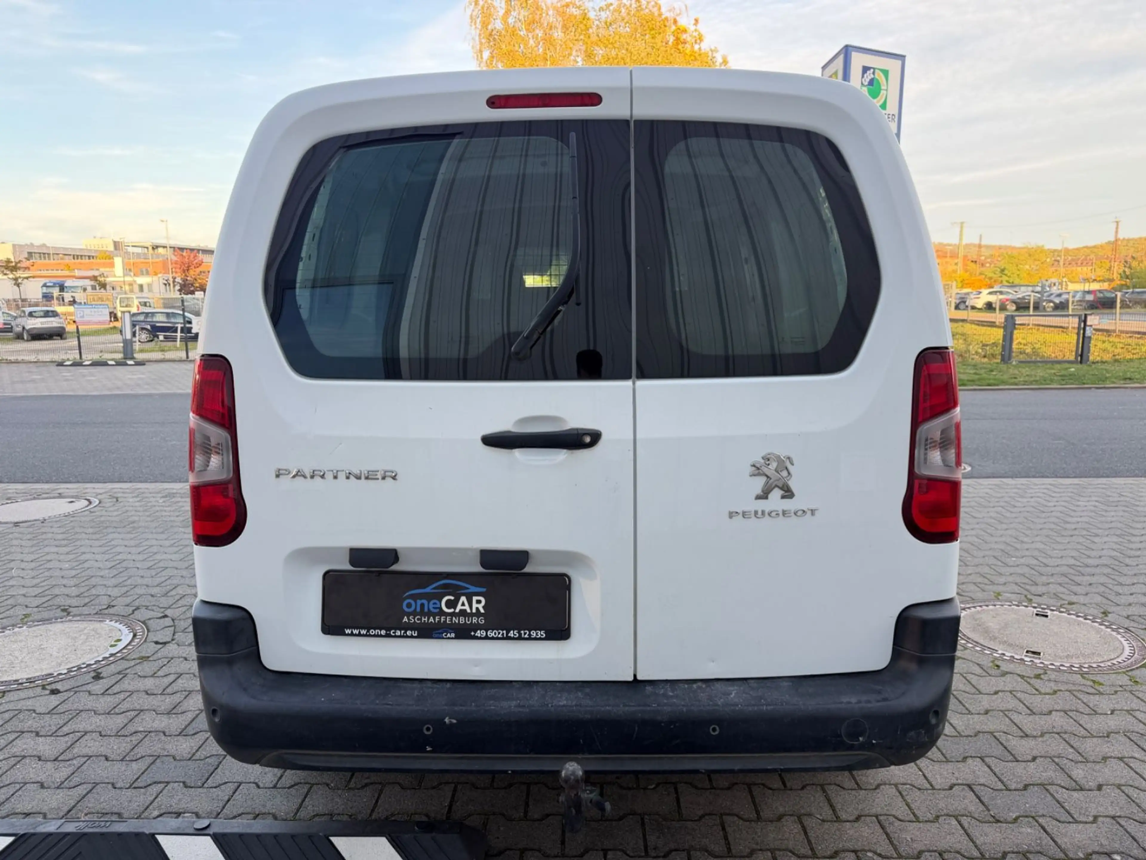 Peugeot Partner 1.5 BlueHDi Premium L2 AHK PDC — photo 13