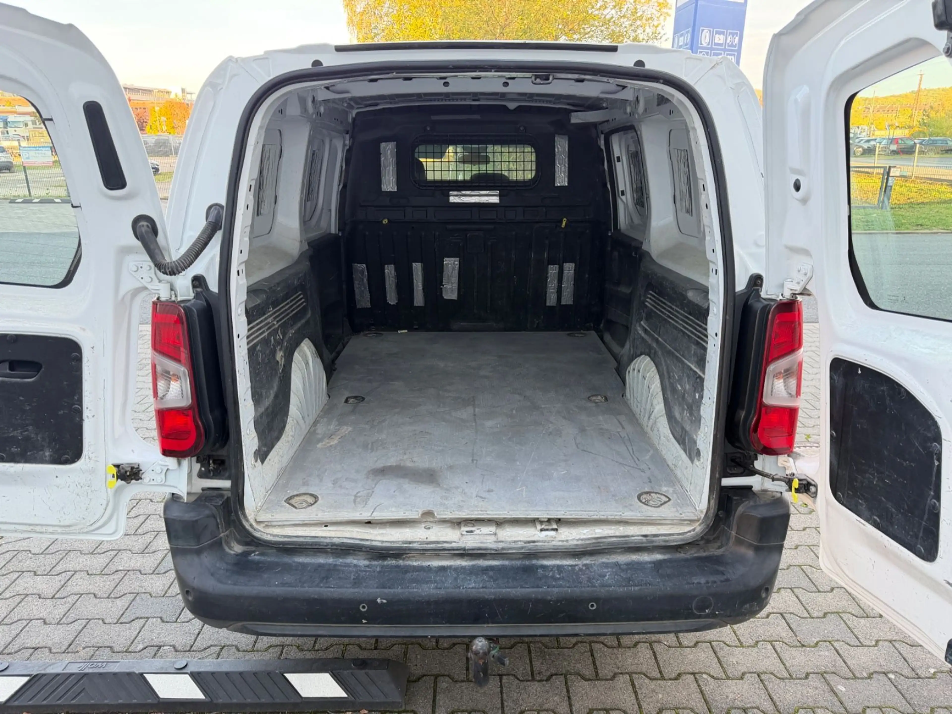 Peugeot Partner 1.5 BlueHDi Premium L2 AHK PDC — photo 14