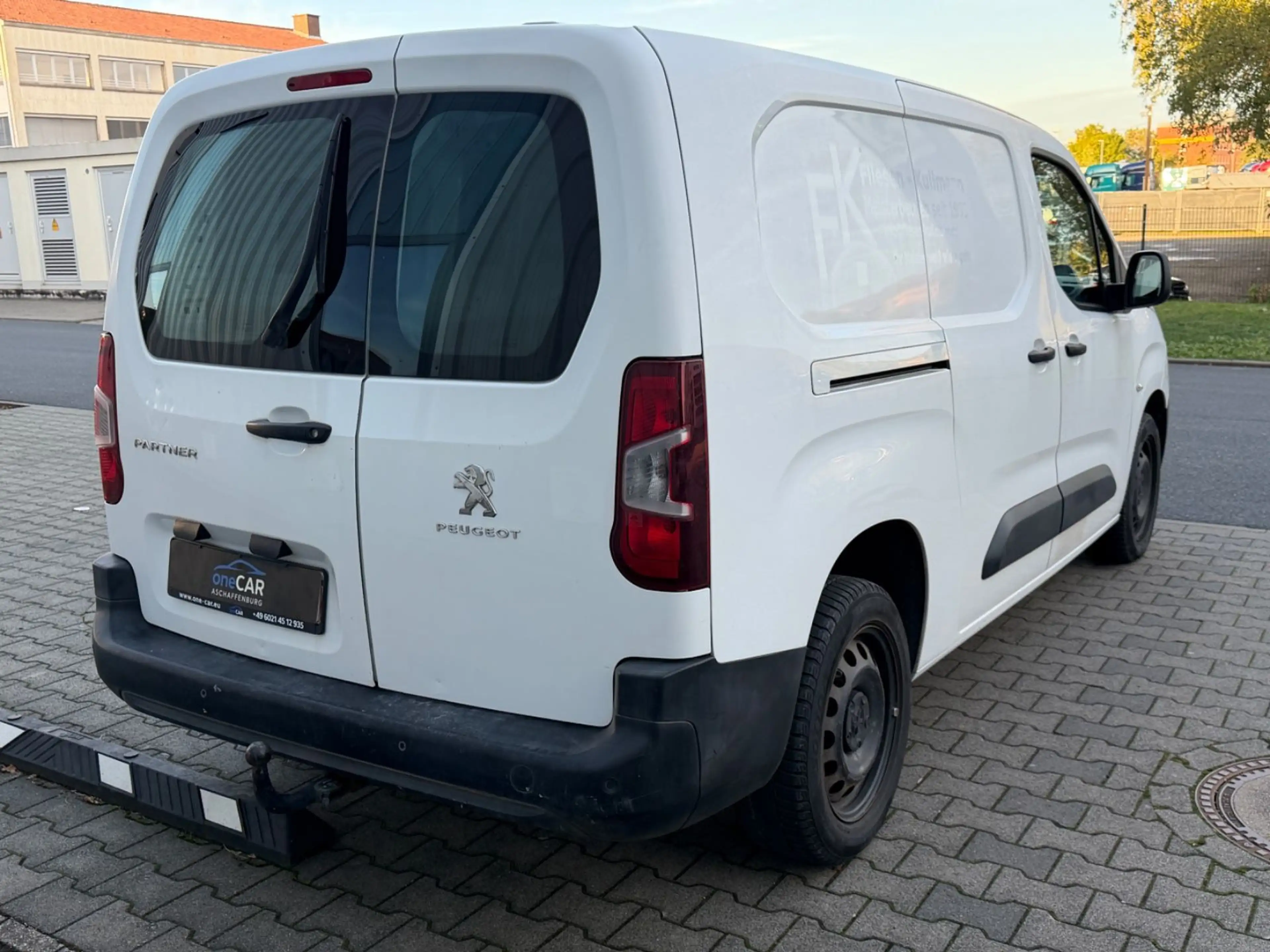Peugeot Partner 1.5 BlueHDi Premium L2 AHK PDC — photo 12