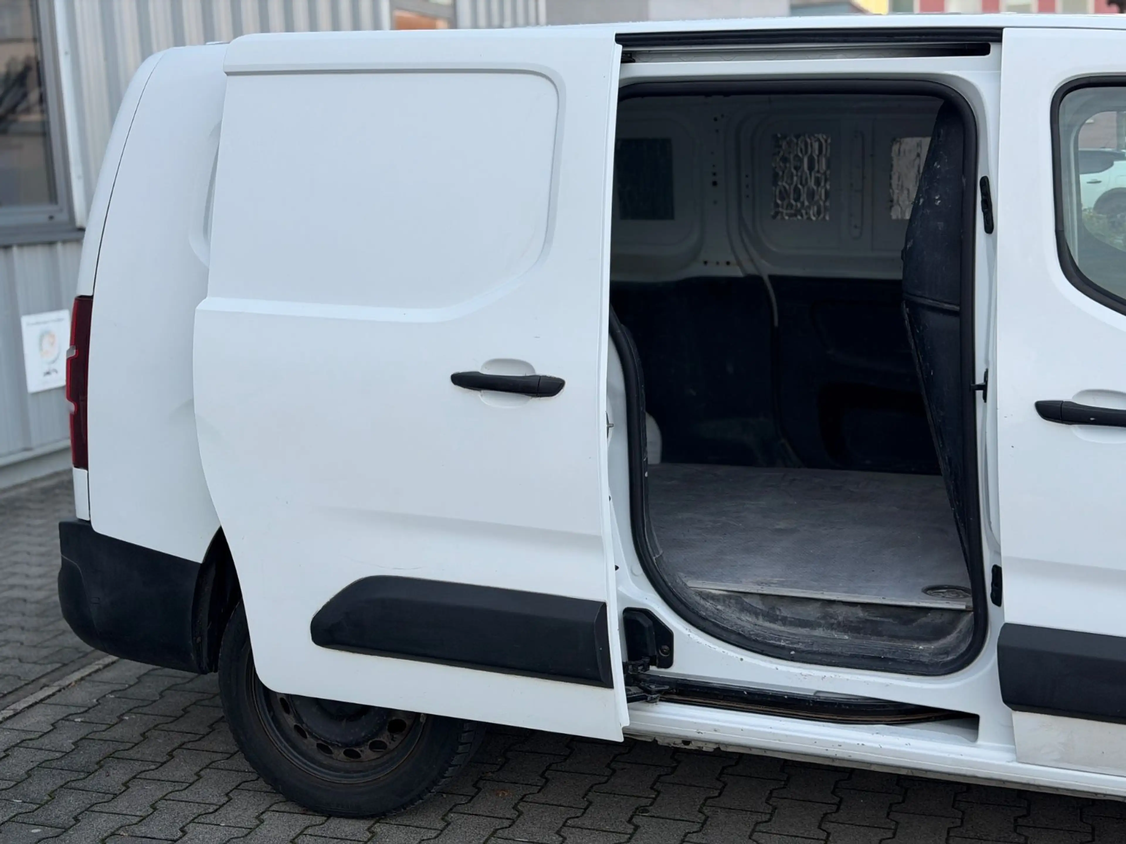 Peugeot Partner 1.5 BlueHDi Premium L2 AHK PDC — photo 8