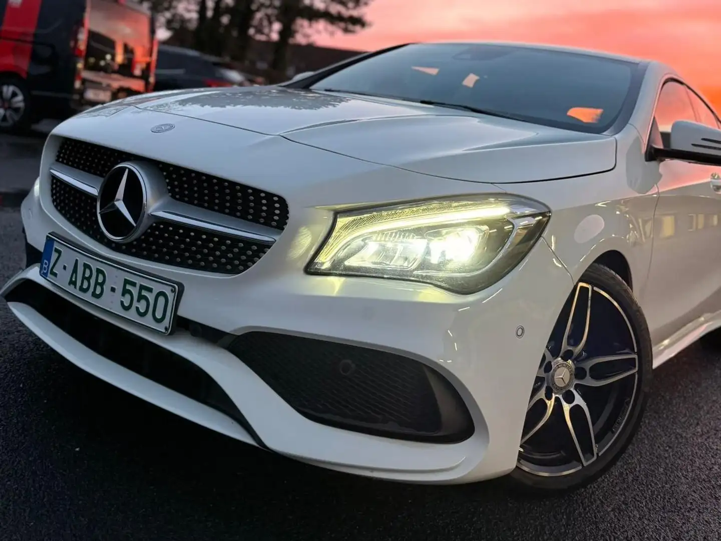 Mercedes-Benz CLA 180 CLA Shooting Brake 180 AMG Line Blanc - 1