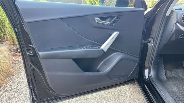 Audi Q2 view 7